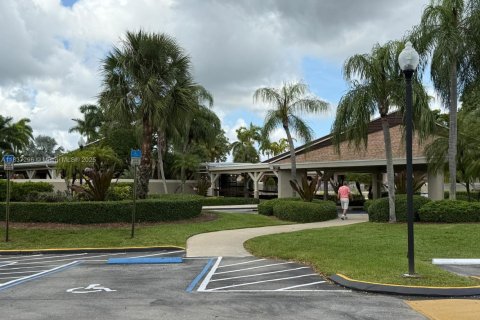 Villa ou maison à vendre à Miami, Floride: 3 chambres, 129.6 m2 № 1960337 - photo 23