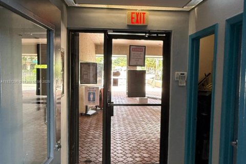 Villa ou maison à vendre à Miami, Floride: 3 chambres, 129.6 m2 № 1960337 - photo 17