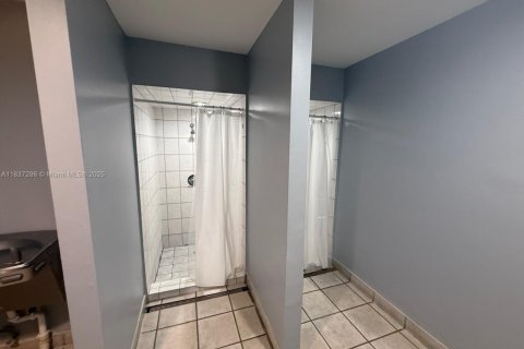 Villa ou maison à vendre à Miami, Floride: 3 chambres, 129.6 m2 № 1960337 - photo 16