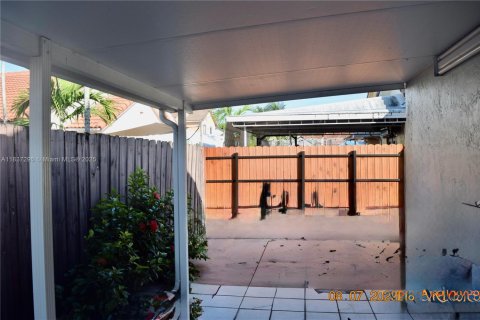 Villa ou maison à vendre à Miami, Floride: 3 chambres, 129.6 m2 № 1960337 - photo 10