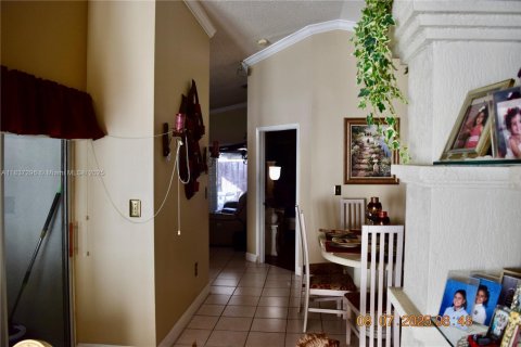 Villa ou maison à vendre à Miami, Floride: 3 chambres, 129.6 m2 № 1960337 - photo 5