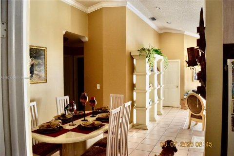 Villa ou maison à vendre à Miami, Floride: 3 chambres, 129.6 m2 № 1960337 - photo 4