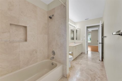 House in Pembroke Pines, Florida 3 bedrooms, 201.04 sq.m. № 2009519 - photo 29