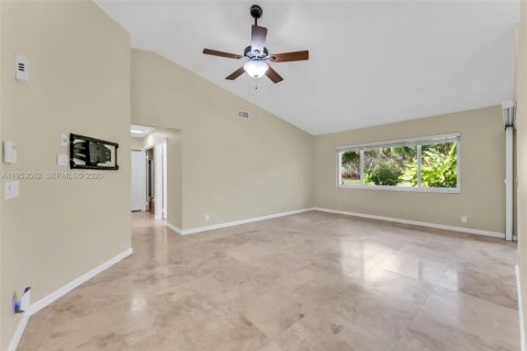 House in Pembroke Pines, Florida 3 bedrooms, 201.04 sq.m. № 2009519 - photo 11