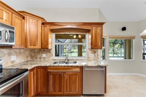 House in Pembroke Pines, Florida 3 bedrooms, 201.04 sq.m. № 2009519 - photo 19