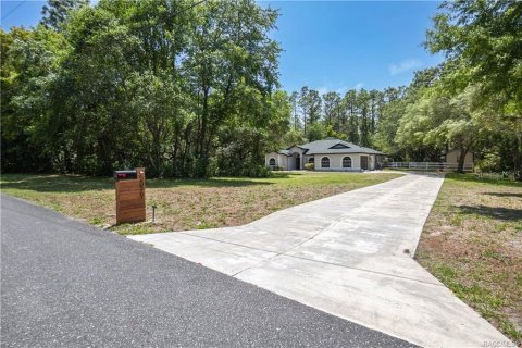 House in Beverly Hills, Florida 3 bedrooms, 158.96 sq.m. № 1691058 - photo 2
