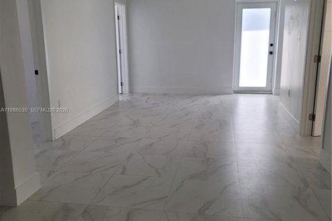 Immobilier commercial à vendre à Miami, Floride: 293.85 m2 № 2176044 - photo 2