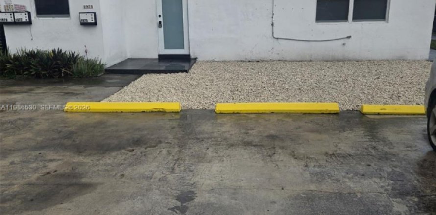 Immobilier commercial à Miami, Floride 293.85 m2 № 2176044