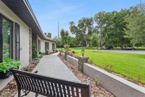 House in Winter Haven, Florida 3 bedrooms, 245.08 sq.m. № 2393480 - photo 4