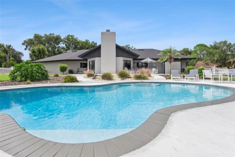 House in Winter Haven, Florida 3 bedrooms, 245.08 sq.m. № 2393480 - photo 2