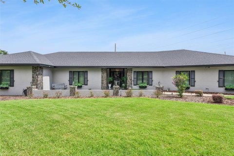 House in Winter Haven, Florida 3 bedrooms, 245.08 sq.m. № 2393480 - photo 3