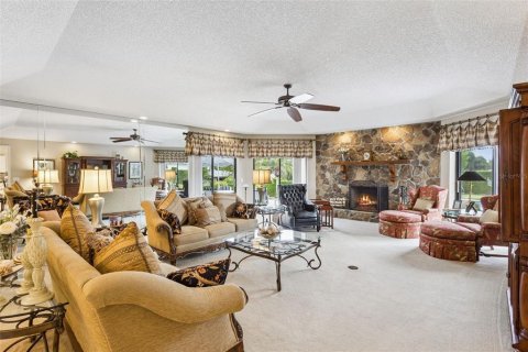 House in Winter Haven, Florida 3 bedrooms, 245.08 sq.m. № 2393480 - photo 9