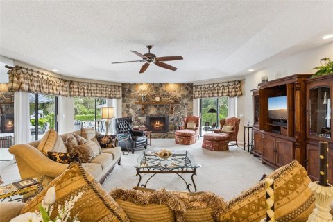 House in Winter Haven, Florida 3 bedrooms, 245.08 sq.m. № 2393480 - photo 7