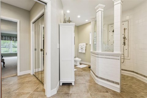 House in Winter Haven, Florida 3 bedrooms, 245.08 sq.m. № 2393480 - photo 24