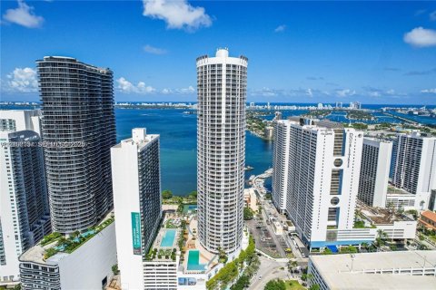 Copropriété à louer à Miami, Floride: 1 chambre, 73.49 m2 № 2402256 - photo 10