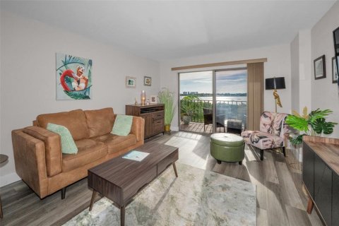 Condo in South Pasadena, Florida, 1 bedroom  № 1886754 - photo 7