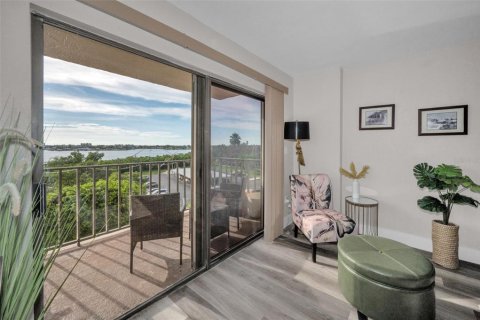Condo in South Pasadena, Florida, 1 bedroom  № 1886754 - photo 10
