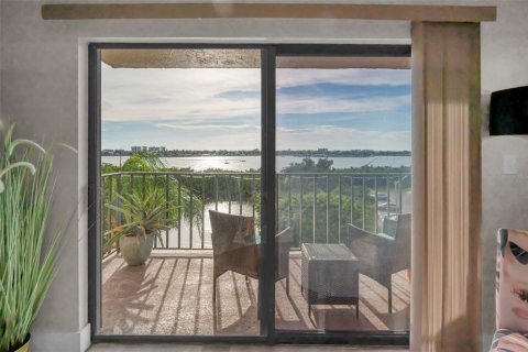 Condo in South Pasadena, Florida, 1 bedroom  № 1886754 - photo 4