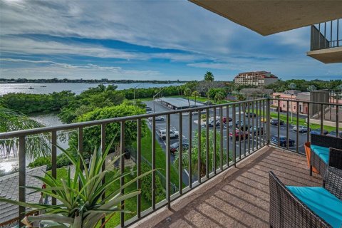 Condo in South Pasadena, Florida, 1 bedroom  № 1886754 - photo 12