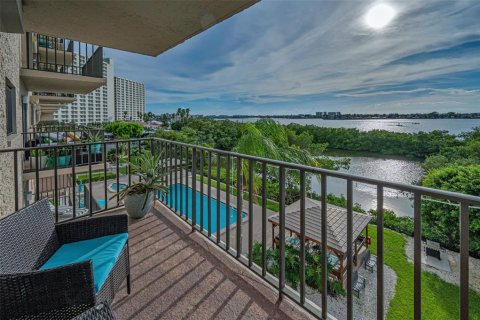 Condo in South Pasadena, Florida, 1 bedroom  № 1886754 - photo 11