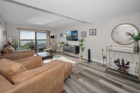Condo in South Pasadena, Florida, 1 bedroom  № 1886754 - photo 8