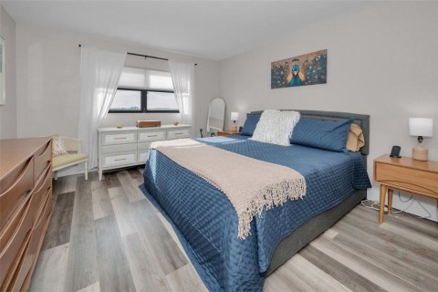 Condo in South Pasadena, Florida, 1 bedroom  № 1886754 - photo 23