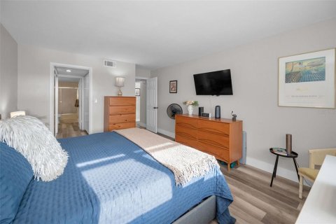 Condo in South Pasadena, Florida, 1 bedroom  № 1886754 - photo 25