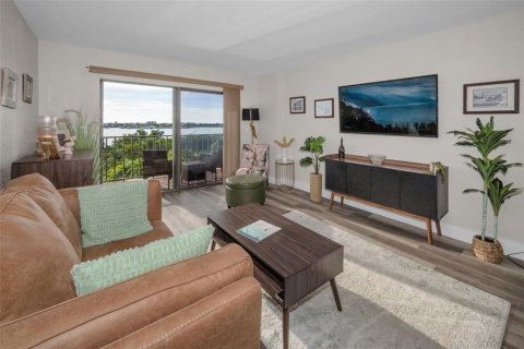 Condo in South Pasadena, Florida, 1 bedroom  № 1886754 - photo 9