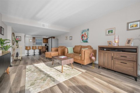 Condo in South Pasadena, Florida, 1 bedroom  № 1886754 - photo 13
