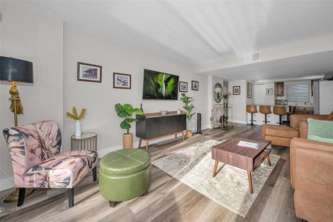 Condo in South Pasadena, Florida, 1 bedroom  № 1886754 - photo 16