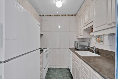 Condo in Miami, Florida, 1 bedroom  № 1581371 - photo 3