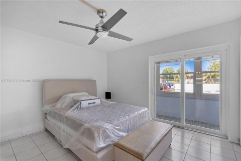 Condo in Miami, Florida, 1 bedroom  № 1581371 - photo 4