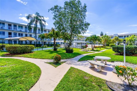 Condo in Miami, Florida, 1 bedroom  № 1581371 - photo 9