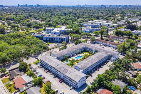 Condo in Miami, Florida, 1 bedroom  № 1581371 - photo 12