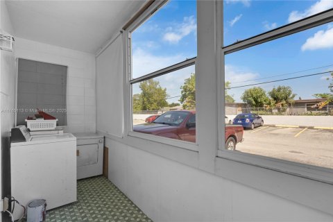 Condo in Miami, Florida, 1 bedroom  № 1581371 - photo 7
