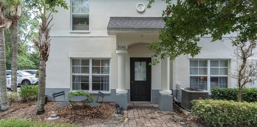 Townhouse in Tampa, Florida 3 bedrooms, 130.81 sq.m. № 2221209