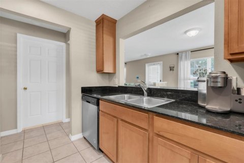 Townhouse in Tampa, Florida 3 bedrooms, 130.81 sq.m. № 2221209 - photo 8