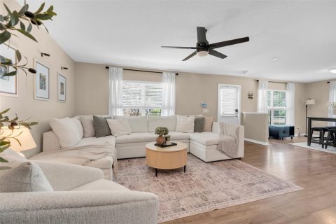 Townhouse in Tampa, Florida 3 bedrooms, 130.81 sq.m. № 2221209 - photo 5