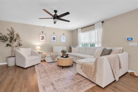 Townhouse in Tampa, Florida 3 bedrooms, 130.81 sq.m. № 2221209 - photo 4