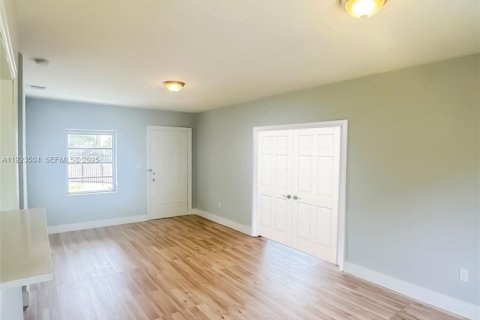 Casa en venta en Miami, Florida, 4 dormitorios, 107.4 m2 № 1982677 - foto 19