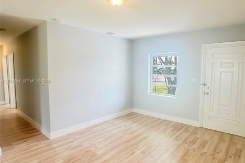 Casa en venta en Miami, Florida, 4 dormitorios, 107.4 m2 № 1982677 - foto 20