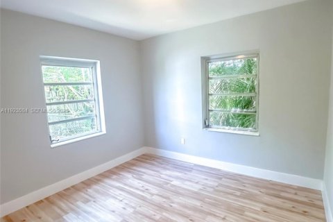 Casa en venta en Miami, Florida, 4 dormitorios, 107.4 m2 № 1982677 - foto 10