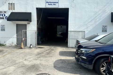 Commercial property in Miami Gardens, Florida № 1863594 - photo 1
