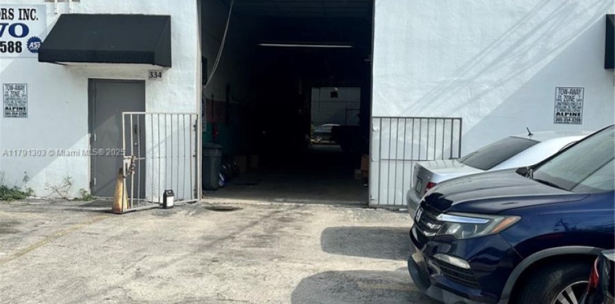 Commercial property in Miami Gardens, Florida № 1863594
