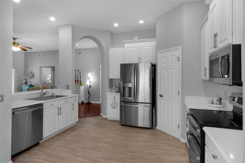 House in Lakeland, Florida 4 bedrooms, 170.94 sq.m. № 1888660 - photo 3