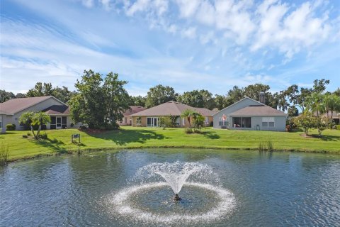 House in Lakeland, Florida 4 bedrooms, 170.94 sq.m. № 1888660 - photo 2