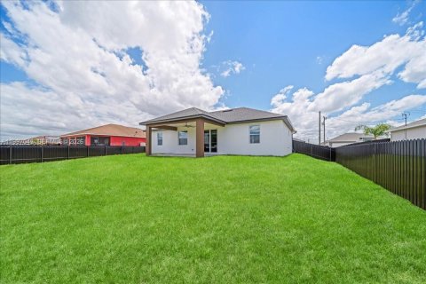 House in Lehigh Acres, Florida 3 bedrooms № 2068254 - photo 27