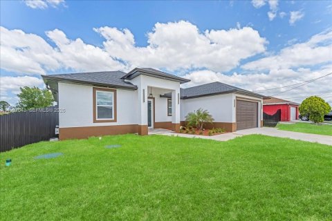 Дом в Лихай-Эйкерс, Флорида 3 спальни № 2068254