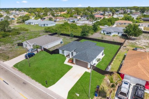 House in Lehigh Acres, Florida 3 bedrooms № 2068254 - photo 30