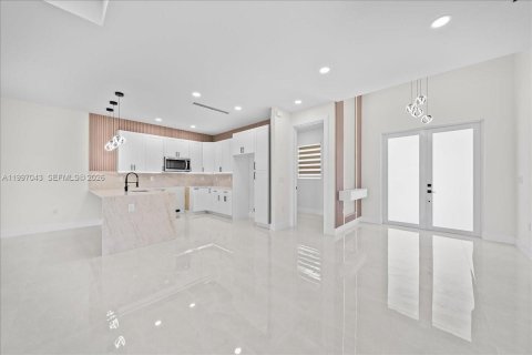 House in Lehigh Acres, Florida 3 bedrooms № 2068254 - photo 7